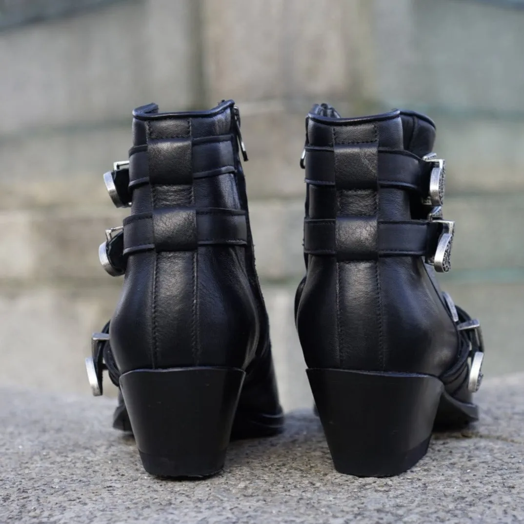 Lia buckle boots short