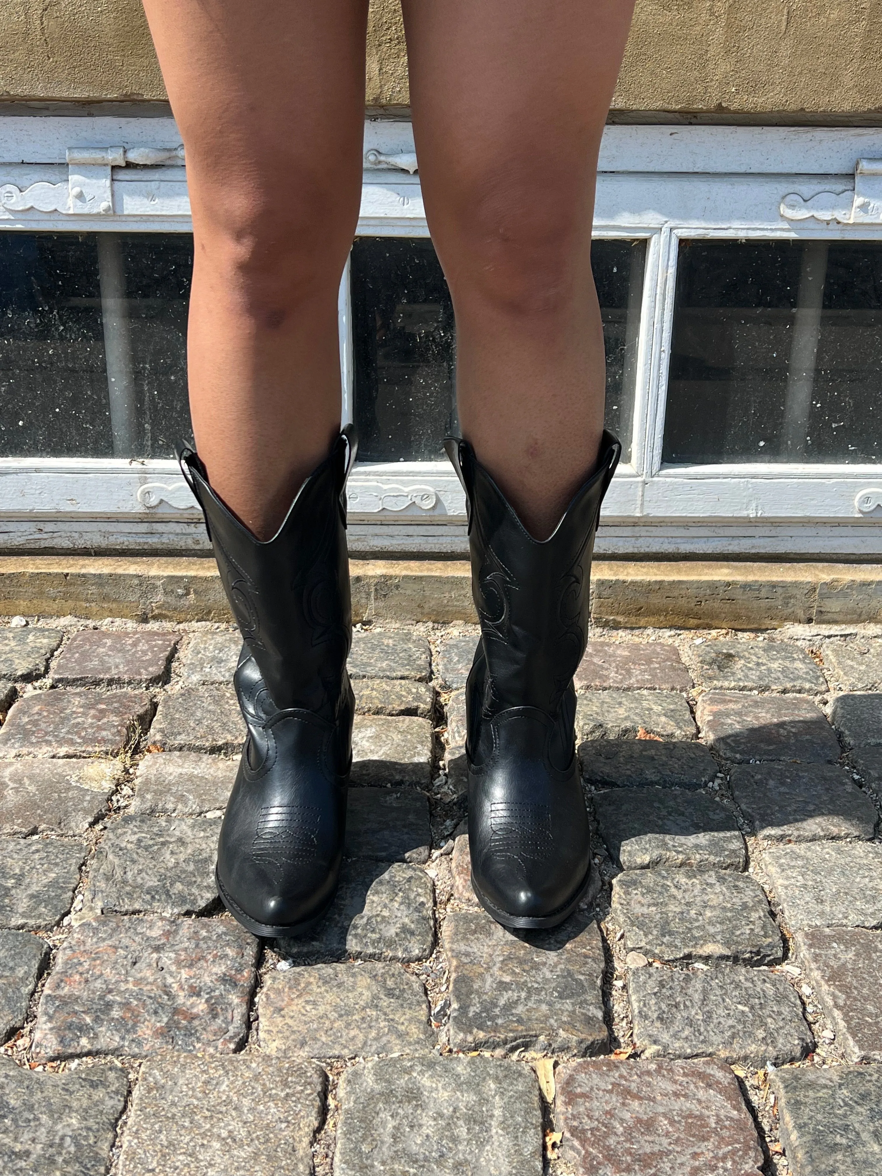 Oslo cowboy boots - black with black stitching