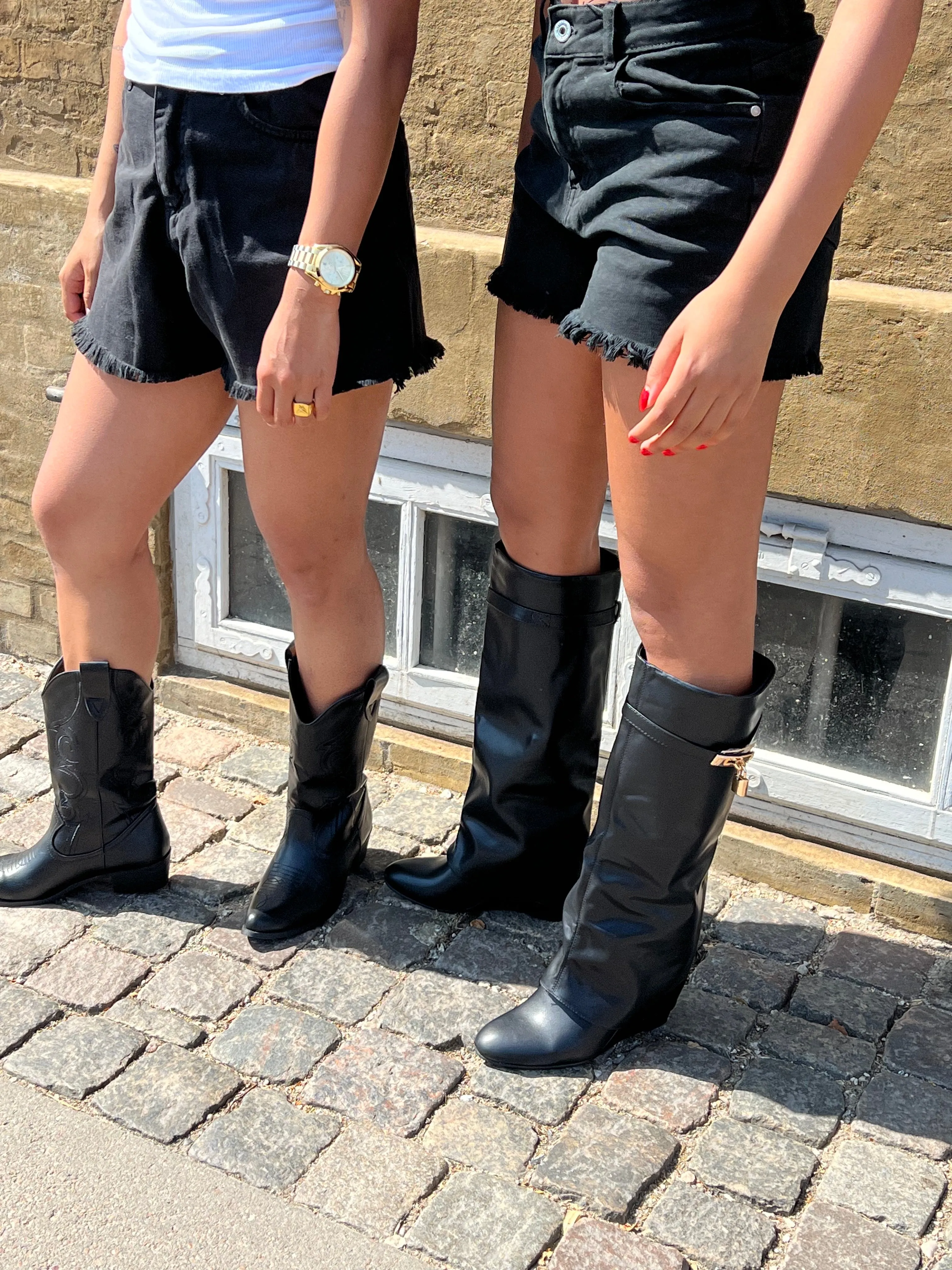 Oslo cowboy boots - black with black stitching