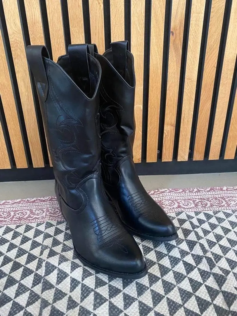 Oslo cowboy boots - black with black stitching