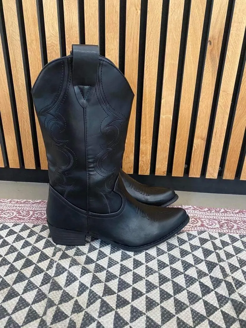 Oslo cowboy boots - black with black stitching