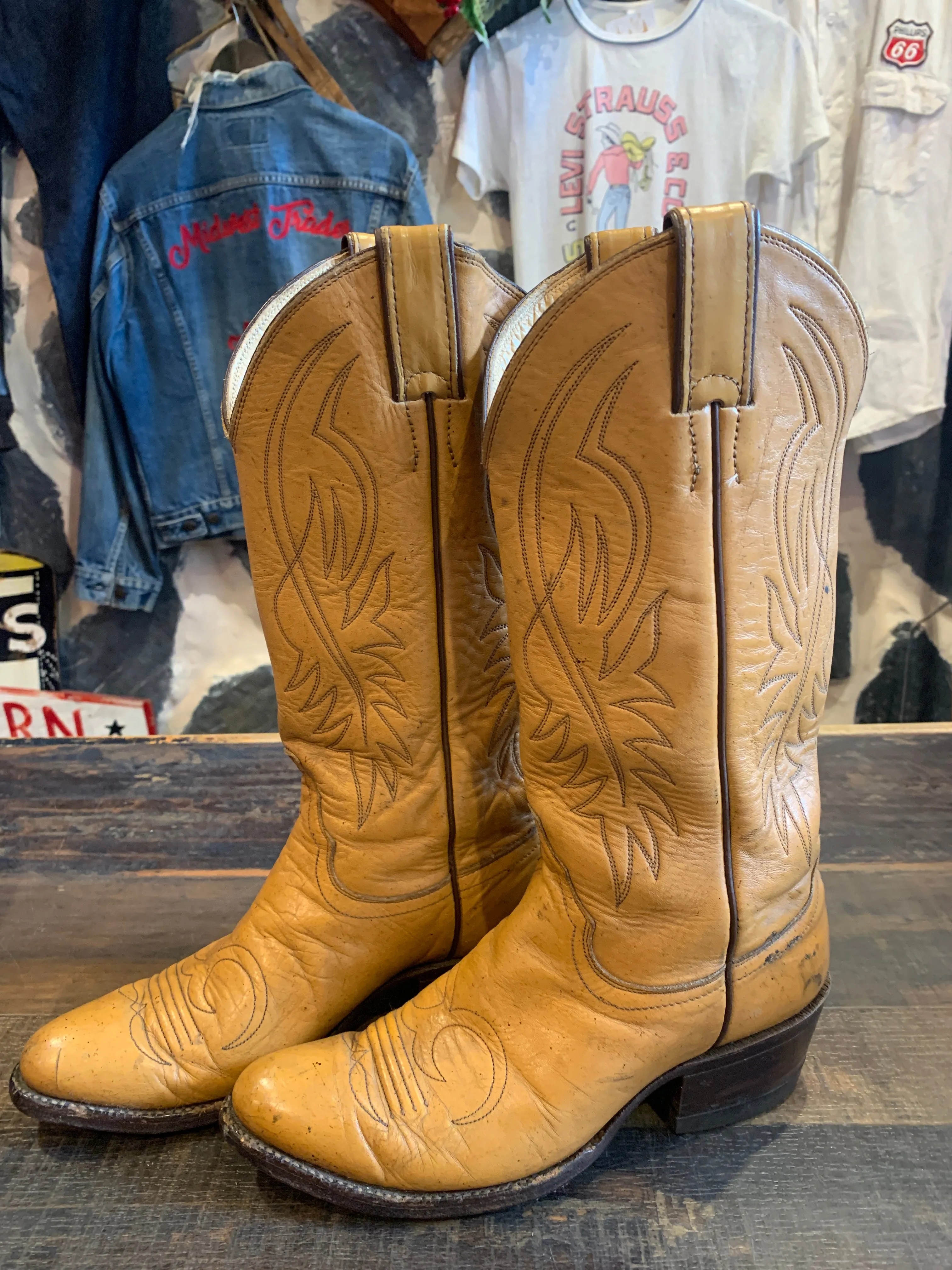Vintage Justin 70s Tan 6.5c